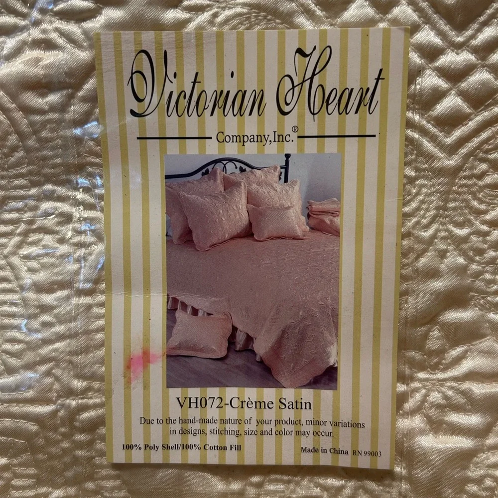 Cream Victorian Heart Twin Bedspread